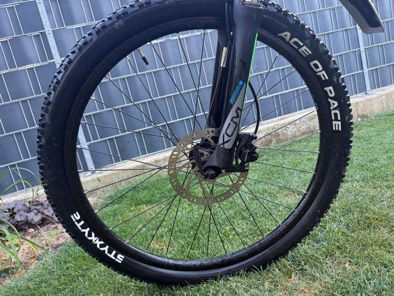 Used BULLS SIX50 E1 CX 2017 Mountainbike, Black — image 4 of 9