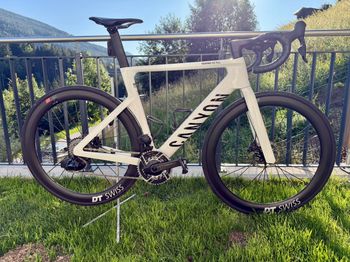 Used Canyon Aeroad CF SLX AXS SRAM Red Powermeter Size M *NEUWERTIG* 2025 Road & Gravel, White — image 1 of 7