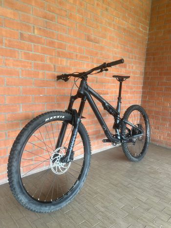 Použité Commencal Meta Shimano Deore 2021 Mountainbike — obrázek 2 z 14
