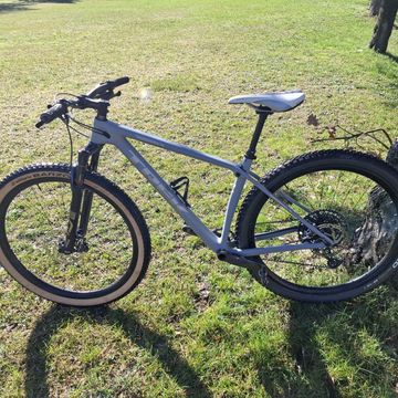 Used Trek Procaliber 9.8 2023 2023 Mountainbike, Light Gray, 29 — image 9 of 9