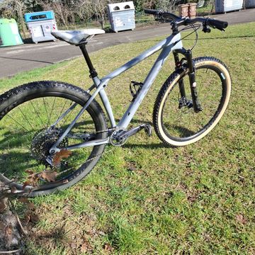 Used Trek Procaliber 9.8 2023 2023 Mountainbike, Light Gray, 29 — image 5 of 9