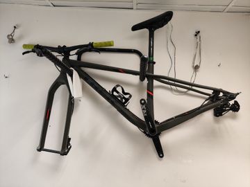 Used Trek Farley 9.6 2020 2020 Mountainbike, Green, 27.5 — image 2 of 3
