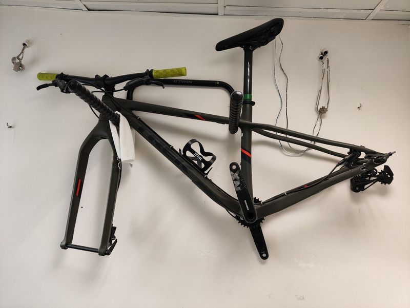 Used Trek Farley 9.6 2020 2020 Mountainbike, Green, 27.5 — image 2 of 3