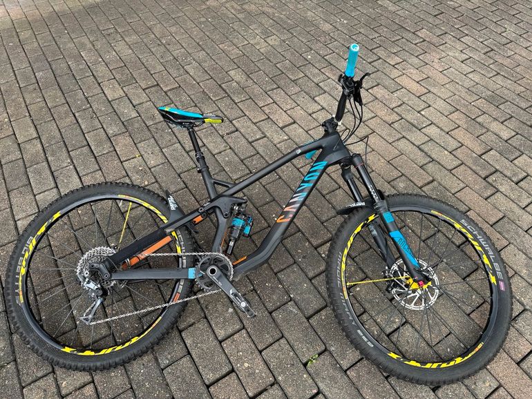 Canyon Strive CF9.0 2017 Mountainbike usato, Nero — immagine 10 di 27