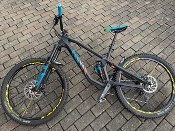 Canyon Strive CF9.0 2017 Mountainbike usato, Nero — immagine 12 di 27