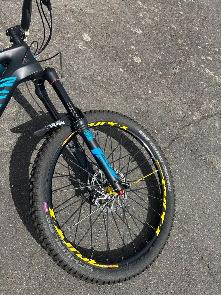 Canyon Strive CF9.0 2017 Mountainbike usato, Nero — immagine 5 di 27