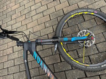 Canyon Strive CF9.0 2017 Mountainbike usato, Nero — immagine 17 di 27