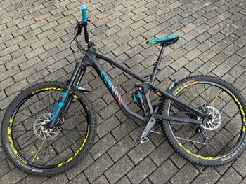 Canyon Strive CF9.0 2017 Mountainbike usato, Nero — immagine 20 di 27