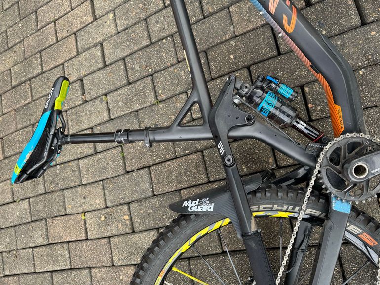 Canyon Strive CF9.0 2017 Mountainbike usato, Nero — immagine 16 di 27