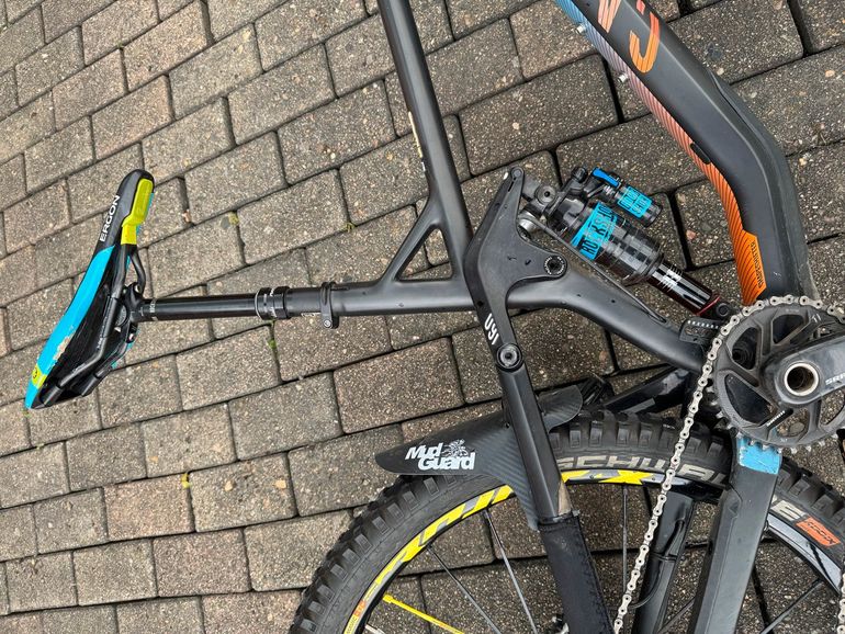 Canyon Strive CF9.0 2017 Mountainbike usato, Nero — immagine 11 di 27