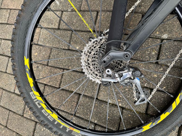 Canyon Strive CF9.0 2017 Mountainbike usato, Nero — immagine 21 di 27