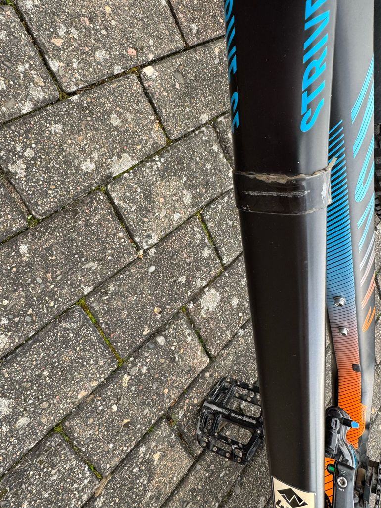 Canyon Strive CF9.0 2017 Mountainbike usato, Nero — immagine 19 di 27