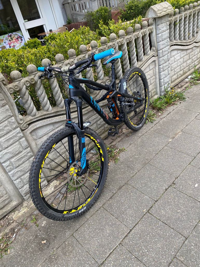 Canyon Strive CF9.0 2017 Mountainbike usato, Nero — immagine 15 di 27