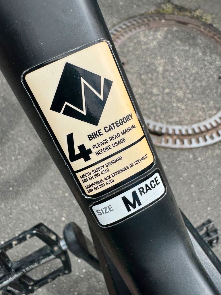 Canyon Strive CF9.0 2017 Mountainbike usato, Nero — immagine 9 di 27