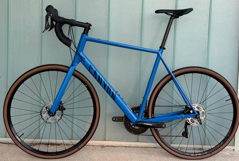 Canyon Endurace 8 Disc 2023 2023 Road & Gravel usato, Blu — immagine 7 di 11