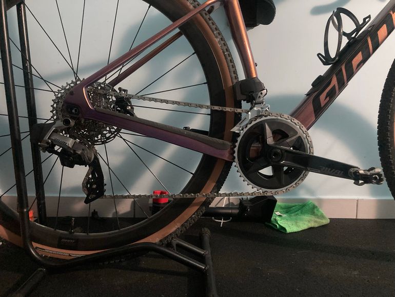 Giant Revolt Advanced Pro 1 2025 2025 Road & Gravel usato, Viola — immagine 2 di 3