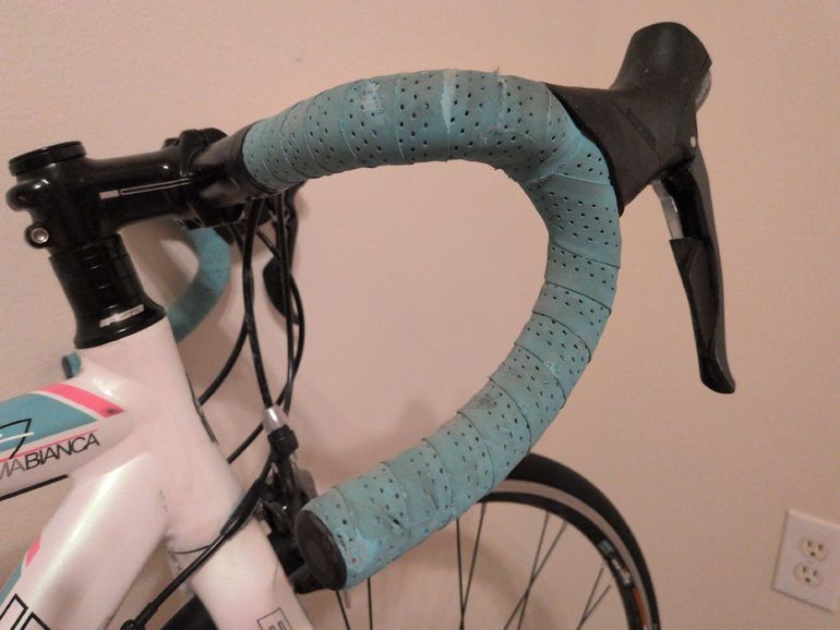 Used Bianchi Via Nirone Dama Sora 2016 2016 Road & Gravel, White — image 8 of 16