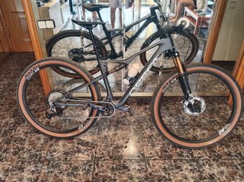 Orbea OIZ M10 2025 2025 Mountainbike usato, Nero — immagine 1 di 3