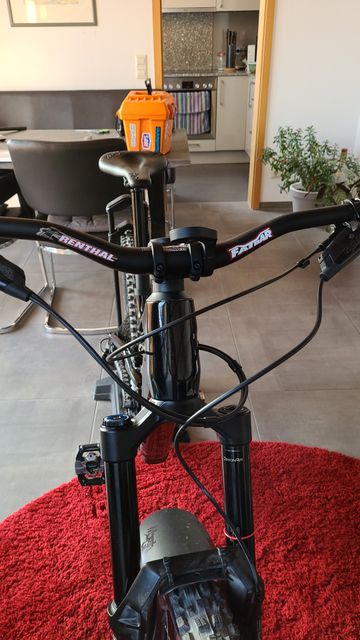 Used Canyon Torque 29 CF 7 2022 2022 Mountainbike, Black, 29 — image 2 of 4