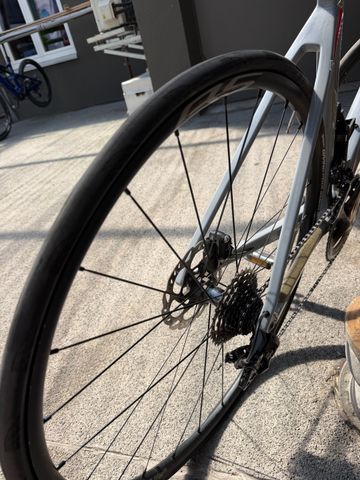 Used BMC Roadmachine 02 THREE 2020 2020 Road & Gravel, Light Gray — image 5 of 7