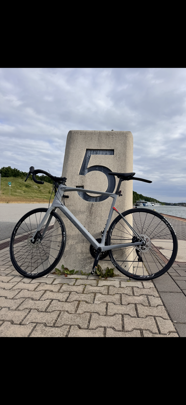 Used BMC Roadmachine 02 THREE 2020 2020 Road & Gravel, Light Gray — image 3 of 7