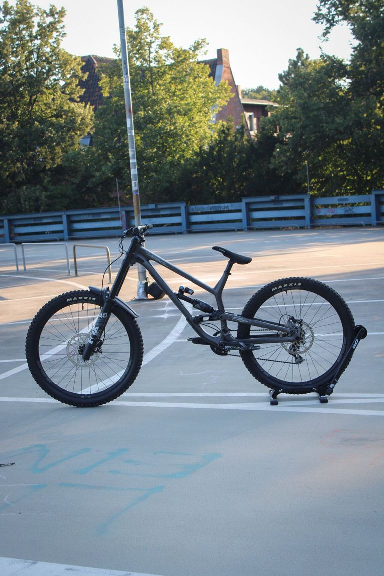 Used Commencal FRS SRAM GX DH 2024 Mountainbike, Black — image 2 of 23