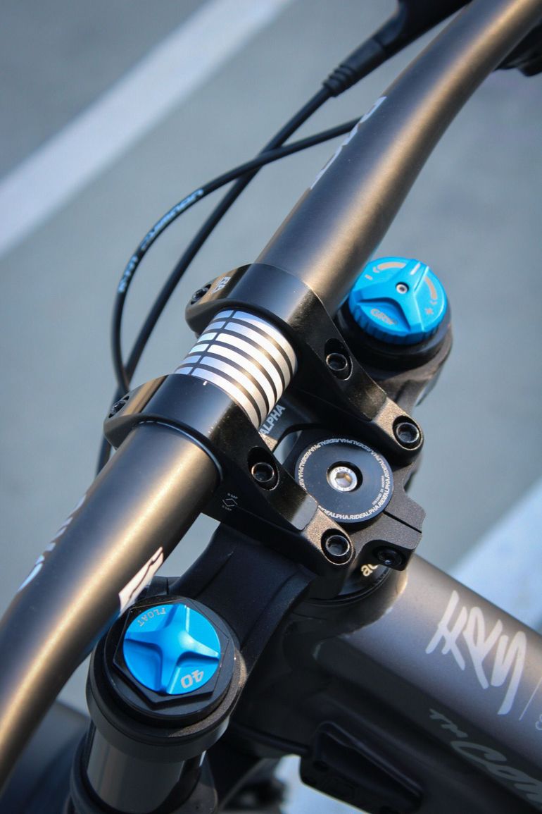 Used Commencal FRS SRAM GX DH 2024 Mountainbike, Black — image 11 of 23