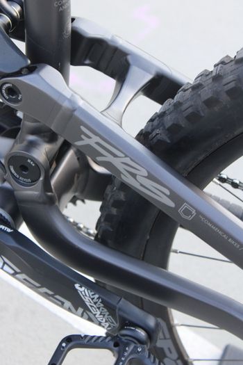 Used Commencal FRS SRAM GX DH 2024 Mountainbike, Black — image 9 of 23