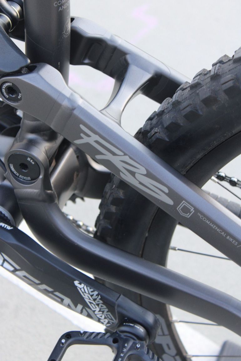 Used Commencal FRS SRAM GX DH 2024 Mountainbike, Black — image 9 of 23