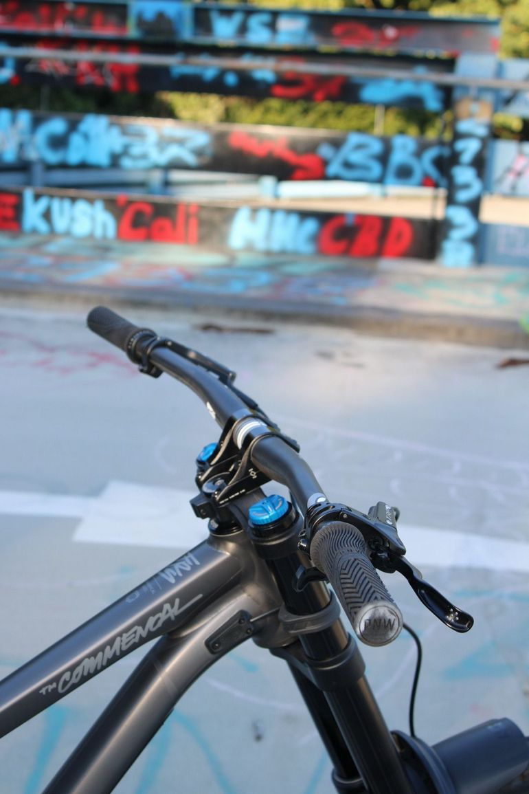 Used Commencal FRS SRAM GX DH 2024 Mountainbike, Black — image 12 of 23