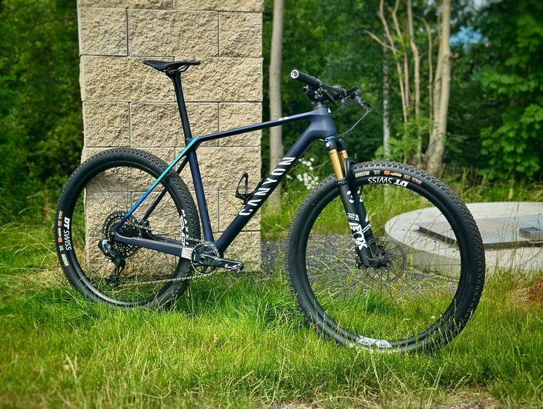 Used Canyon Exceed CF SLX 2023 2023 Mountainbike, Blue, 29 — image 2 of 12