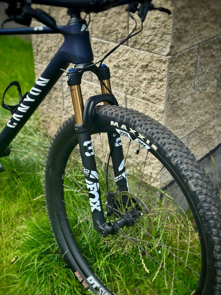 Used Canyon Exceed CF SLX 2023 2023 Mountainbike, Blue, 29 — image 7 of 12