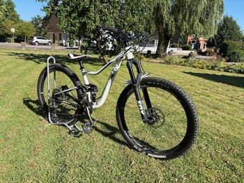 Used Liv Pique 2 2018 2018 Mountainbike, White — image 5 of 12