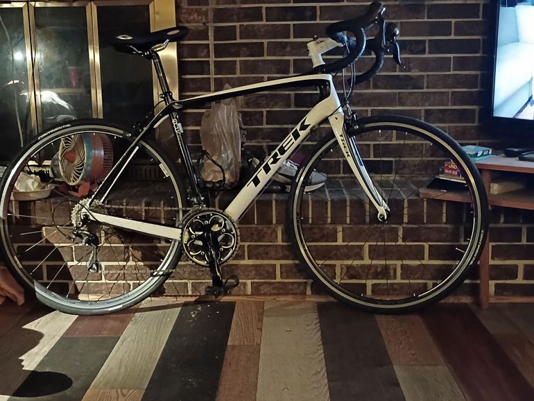 Used Trek Domane 4.5 Compact 2016 2016 Road & Gravel, White — image 2 of 3