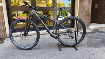 Used Specialized Chisel 2021 2021 Mountainbike, Light Gray, 29 — image 2 of 3