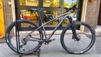 Used Specialized Chisel 2021 2021 Mountainbike, Light Gray, 29 — image 1 of 3