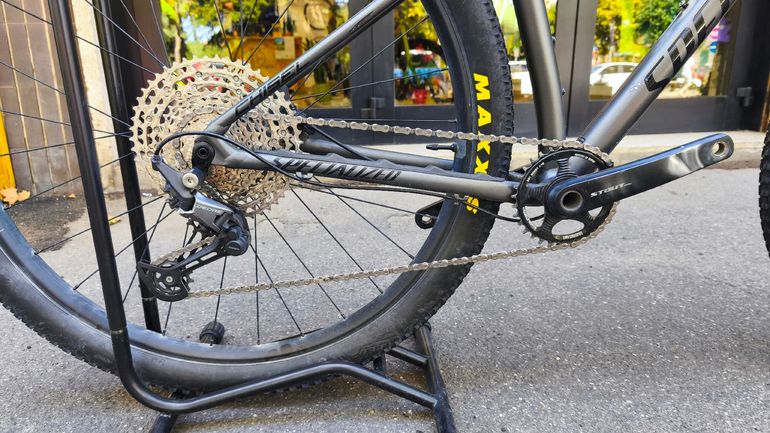 Used Specialized Chisel 2021 2021 Mountainbike, Light Gray, 29 — image 3 of 3