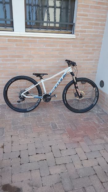 Used Scott Contessa Scale 710 2017 2017 Mountainbike, White, 27.5, 29 — image 1 of 8
