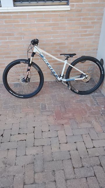 Used Scott Contessa Scale 710 2017 2017 Mountainbike, White, 27.5, 29 — image 2 of 8