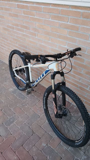 Used Scott Contessa Scale 710 2017 2017 Mountainbike, White, 27.5, 29 — image 6 of 8
