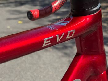 Used Gusto Custom Shimano 105 Di2 2025 Road & Gravel, Red — image 7 of 21
