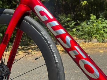 Used Gusto Custom Shimano 105 Di2 2025 Road & Gravel, Red — image 19 of 21