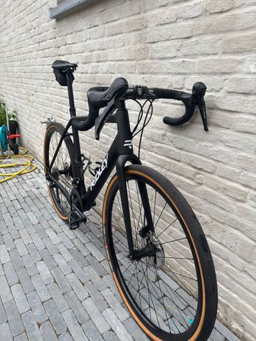 Used Carbonda Custom Shimano 105 2023 Road & Gravel, Black — image 4 of 9