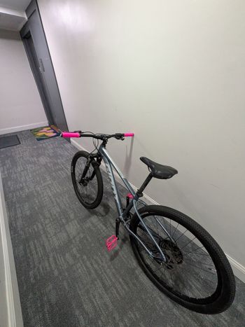 Used Giant Talon 2 2022 2022 Mountainbike, Light Gray, 27.5, 29 — image 3 of 5