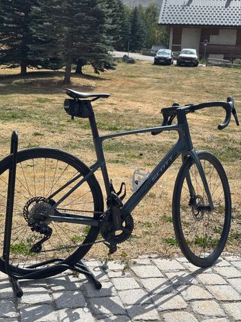 Scott Addict 50 2026 2026 Road & Gravel de segunda mano, Gris claro — imagen 2 de 7