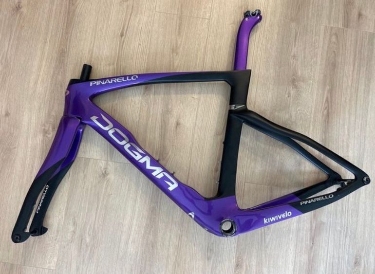 Brugt Pinarello Dogma F Disc 2023 Frameset 2023 Road & Gravel — billede 2 af 9