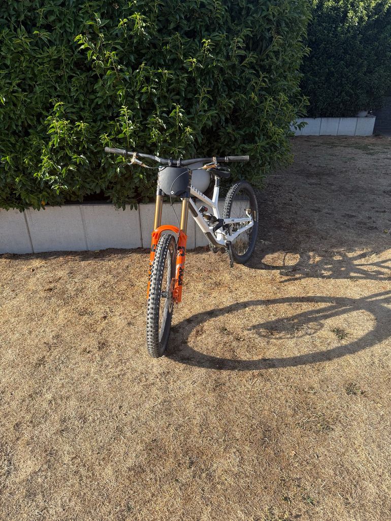 Used Commencal FRS Single Speed / Fixed Gear 2025 Mountainbike, White — image 2 of 8