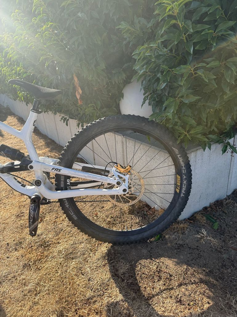 Used Commencal FRS Single Speed / Fixed Gear 2025 Mountainbike, White — image 4 of 8