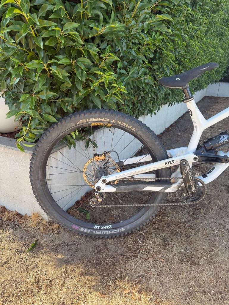 Used Commencal FRS Single Speed / Fixed Gear 2025 Mountainbike, White — image 7 of 8