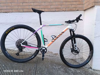 Used Canyon Exceed CF 6 2022 2022 Mountainbike, White, 29 — image 1 of 4